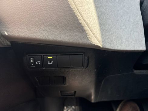 Used 2023 Toyota Corolla Cross LE AWD/4WD image 28