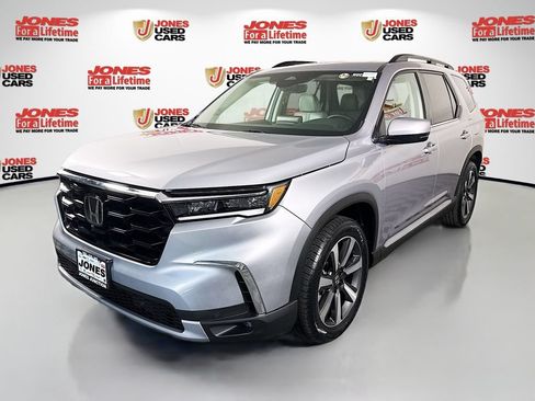 Used 2024 Honda Pilot Touring image 13