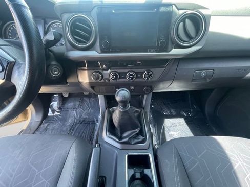 Used 2017 Toyota Tacoma TRD Off-Road w/ Tow Package AWD/4WD image 11
