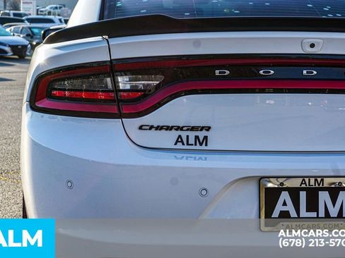 Used 2019 Dodge Charger SXT w/ Plus Group image 12