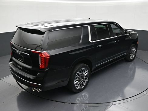 Used 2023 GMC Yukon XL Denali Ultimate AWD/4WD image 16