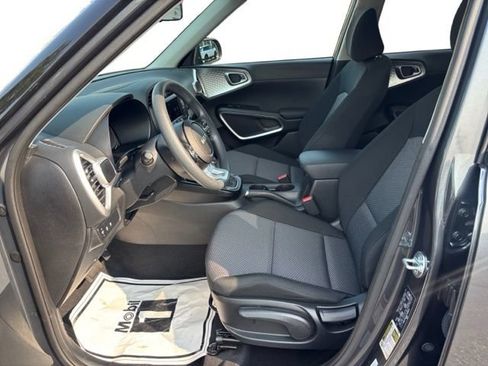 Used 2025 Kia Soul LX w/ LX Technology Package FWD image 10