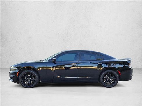 Used 2018 Dodge Charger SXT w/ Blacktop Package RWD image 8