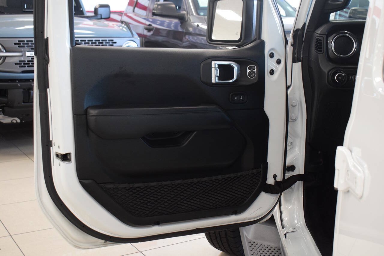 Used 2020 Jeep Wrangler Unlimited Sahara AWD/4WD image 18