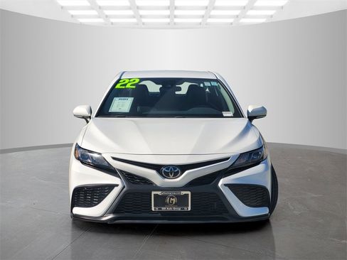 Used 2022 Toyota Camry SE image 2