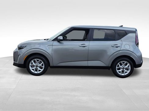 Used 2025 Kia Soul LX w/ LX Technology Package FWD image 9