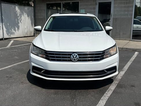 Used 2018 Volkswagen Passat 2.0T SE FWD image 2