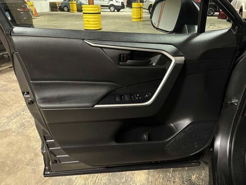 Certified 2022 Toyota RAV4 LE image 28