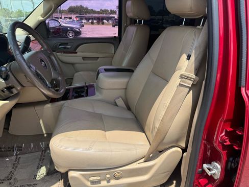 Used 2013 Chevrolet Suburban LTZ RWD image 11