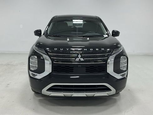 Used 2022 Mitsubishi Outlander SE image 9