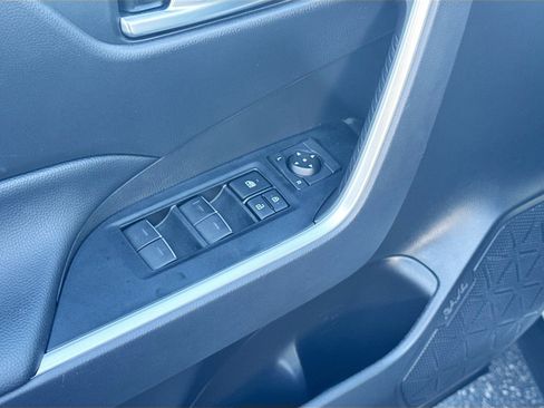 Used 2025 Toyota RAV4 XLE FWD image 18