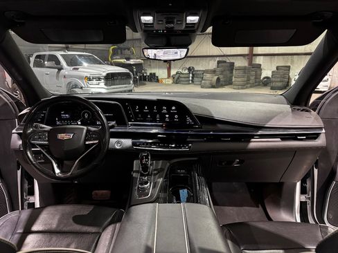 Used 2021 Cadillac Escalade Sport w/ LPO, ONYX Package image 29