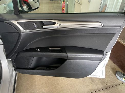 Used 2017 Ford Fusion SE FWD image 20