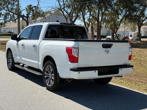 Used 2018 Nissan Titan SL image 6