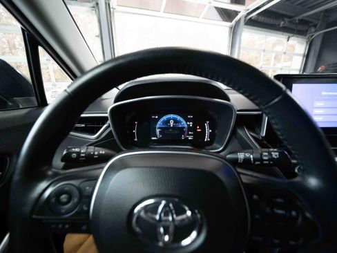 Used 2023 Toyota Corolla Cross XLE image 15