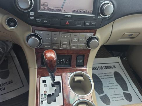 Used 2012 Toyota Highlander Limited FWD image 19