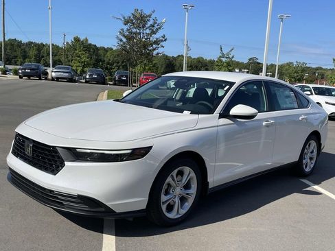 Used 2025 Honda Accord LX image 3