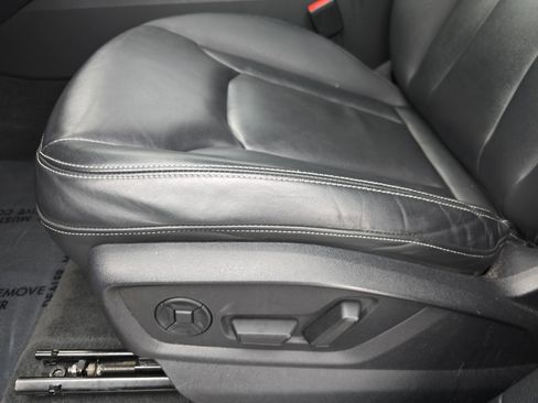 Used 2022 Audi Q8 Premium w/ Convenience Package image 29