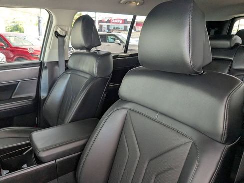 Used 2025 Hyundai Santa Fe SEL FWD image 15