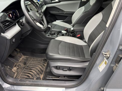 Used 2023 Volkswagen Taos SEL image 9