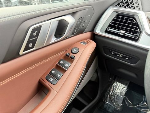 Certified 2025 BMW X5 xDrive40i w/ Climate Comfort Package image 28