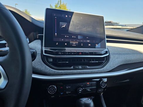 Used 2024 Jeep Compass Latitude image 25