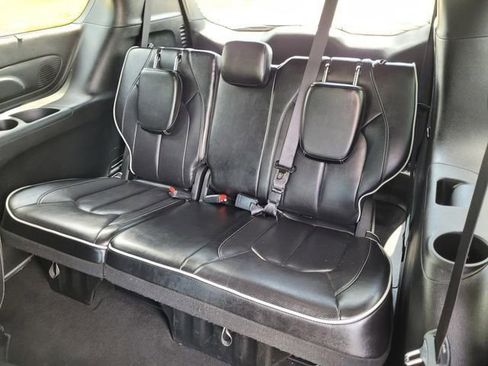 Used 2025 Chrysler Pacifica Limited FWD image 37