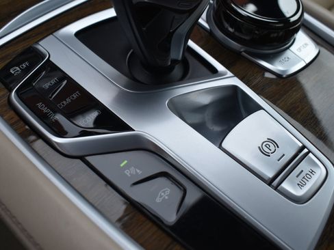 Used 2019 BMW 750i 750i Sedan w/ Executive Package image 36