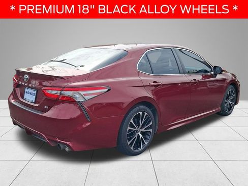 Used 2018 Toyota Camry SE w/ Moonroof Package FWD image 4