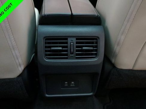 Used 2022 Nissan Rogue SV w/ SV Premium Package image 39