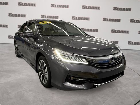 Used 2017 Honda Accord Touring image 7
