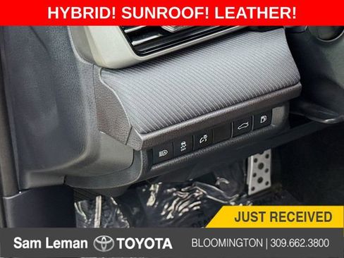 Used 2025 Toyota Camry SE image 10