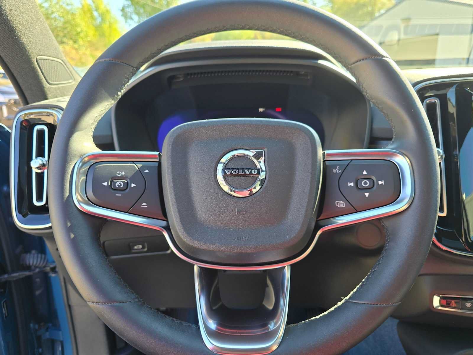 Used 2023 Volvo XC40 Recharge Plus w/ Protection Package Premier AWD/4WD image 25