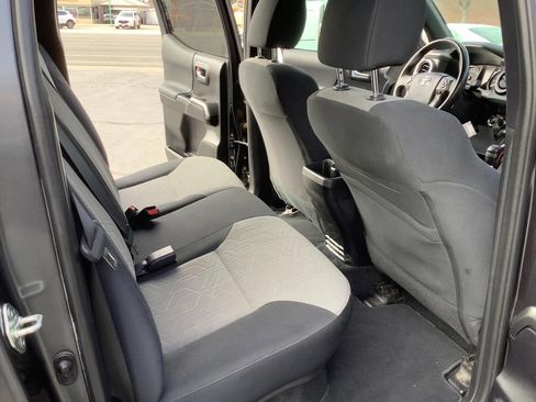 Used 2020 Toyota Tacoma TRD Off-Road image 31