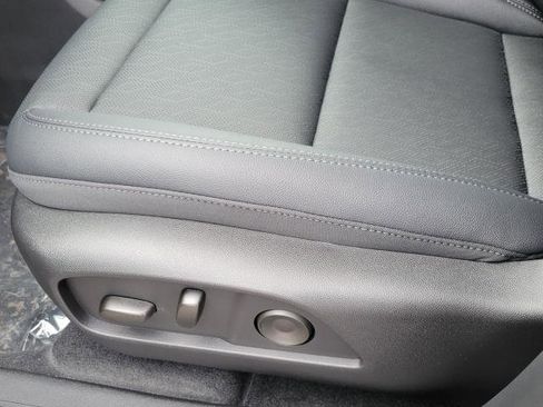 New 2026 Chevrolet Equinox LT w/ Convenience Package II image 9