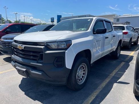 Used 2023 Chevrolet Colorado W/T w/ Technology Package RWD image 3