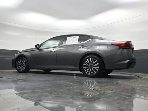 Used 2025 Nissan Altima 2.5 SV FWD image 37