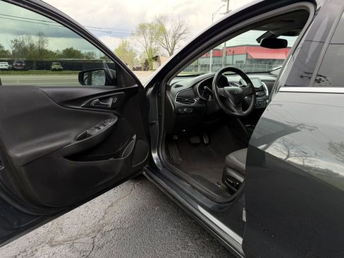 Used 2017 Chevrolet Malibu LT FWD image 12