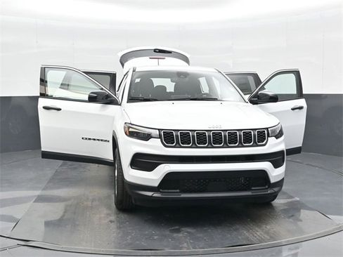 Used 2025 Jeep Compass Sport image 46