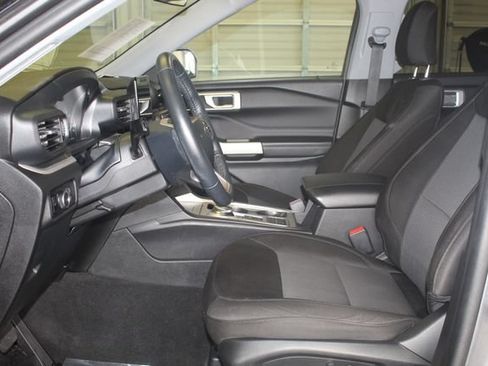 Used 2023 Ford Explorer XLT RWD image 10