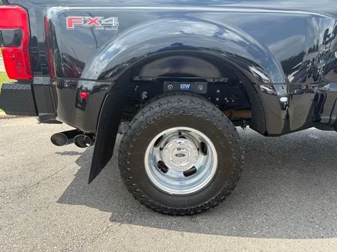 Used 2024 Ford F350 Platinum w/ FX4 Off-Road Package AWD/4WD image 7