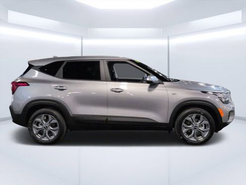 Used 2026 Kia Seltos LX FWD image 2