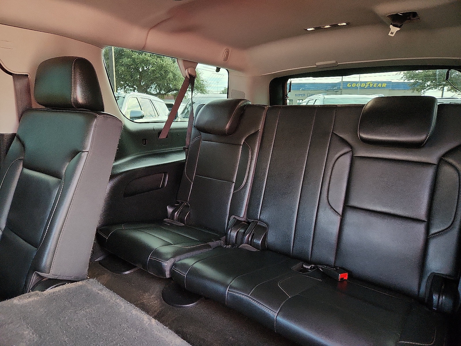Used 2018 Chevrolet Suburban LT RWD image 12