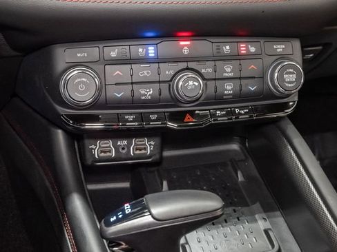 Used 2025 Dodge Durango R/T AWD/4WD image 22