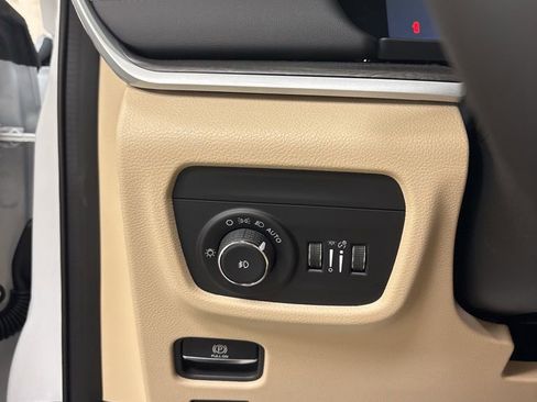 New 2025 Jeep Grand Cherokee L Limited image 10