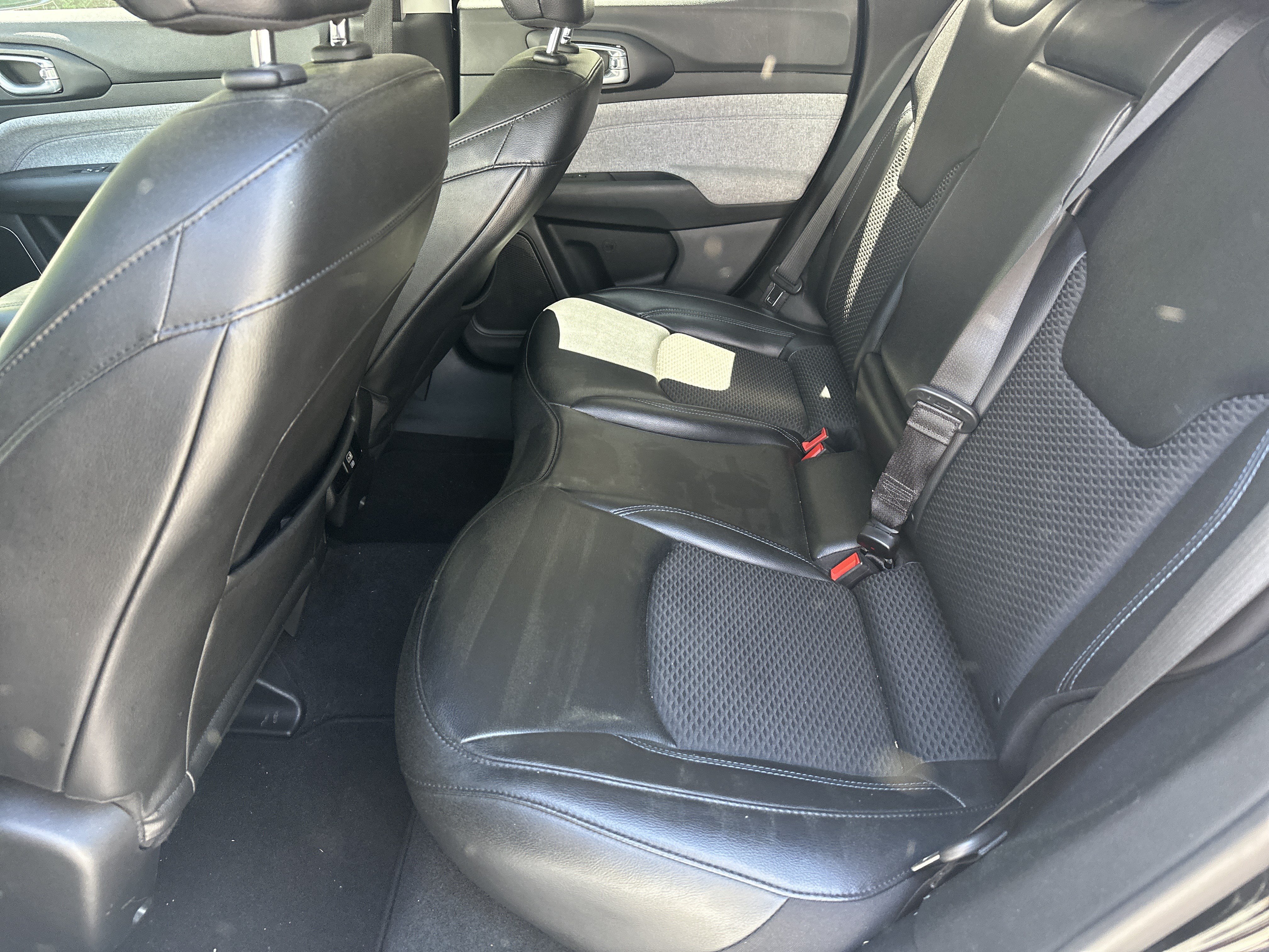 Used 2022 Jeep Compass Latitude FWD image 26
