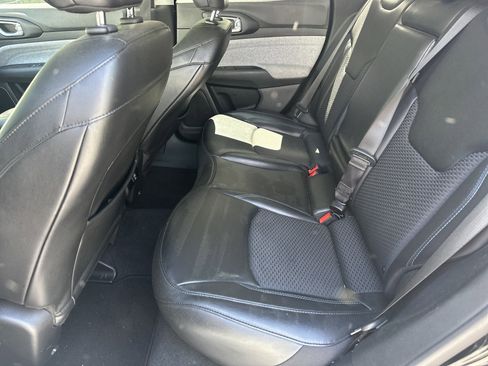 Used 2022 Jeep Compass Latitude FWD image 26