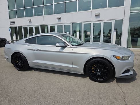 Used 2016 Ford Mustang Coupe RWD image 3