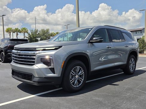 New 2026 Chevrolet Traverse LT w/ Driver Confidence Package FWD image 2