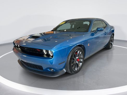 Used 2021 Dodge Challenger R/T Scat Pack w/ Driver Convenience Group RWD image 3